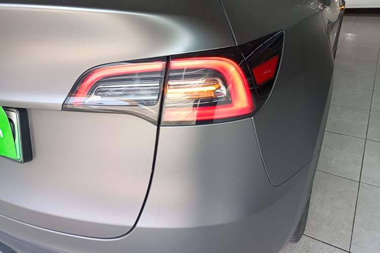 Used Tesla Model Y 2023 Long-Range All-Wheel-Drive Version Right Rear Taillight