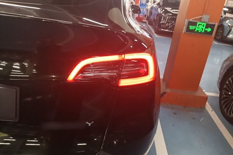 Used Tesla Model Y 2023 Rear-Wheel-Drive Version Right Rear Taillight