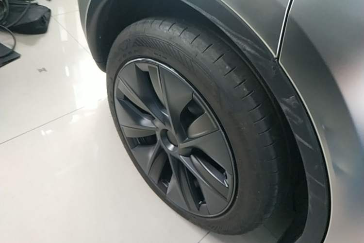 Used Tesla Model Y 2023 Rear-Wheel-Drive Version Right Rear Wheel Hub