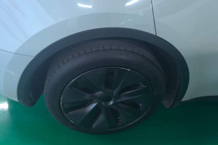 Used Tesla Model Y 2023 Rear-Wheel-Drive Version Right Rear Wheel Hub