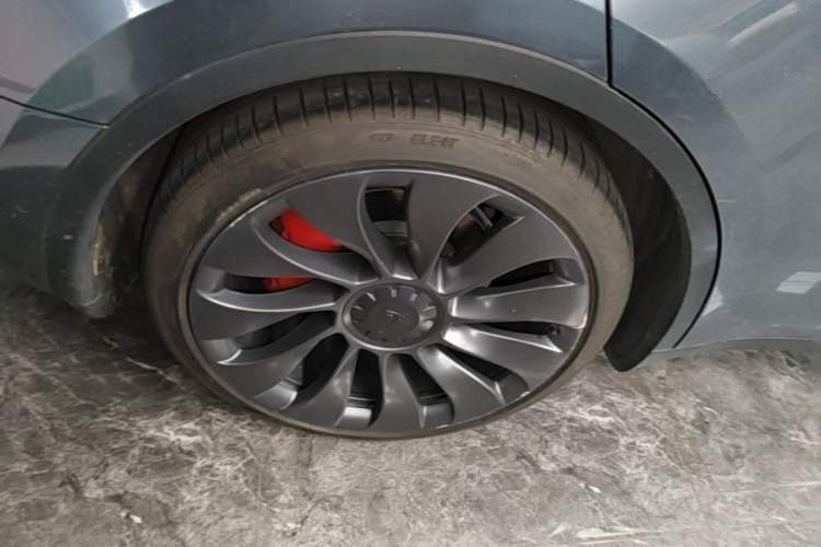 Used Tesla Model Y 2023 High-Performance All-Wheel-Drive Version Right Rear Wheel Hub