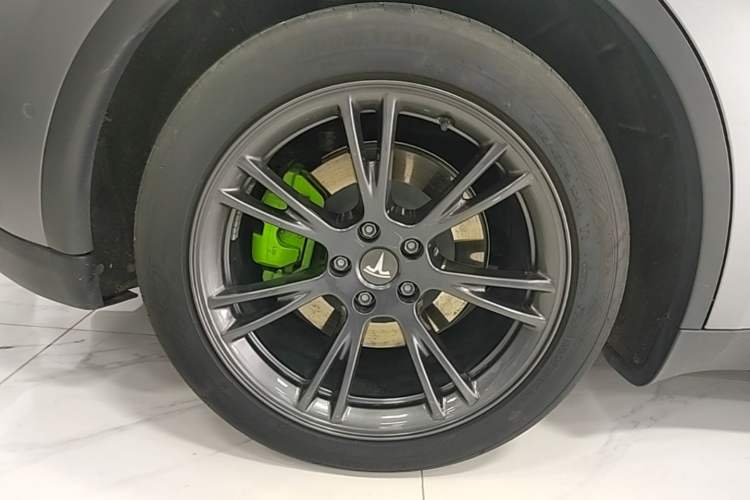 Used Tesla Model Y 2023 Rear-Wheel-Drive Version Right Rear Wheel Hub