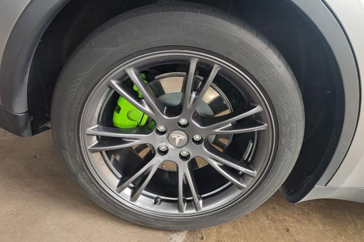 Used Tesla Model Y 2023 Rear-Wheel-Drive Version Right Rear Wheel Hub