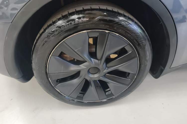 Used Tesla Model Y 2023 Rear-Wheel-Drive Version Right Rear Wheel Hub