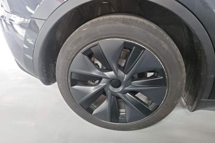 Used Tesla Model Y 2023 Rear-Wheel-Drive Version Right Rear Wheel Hub
