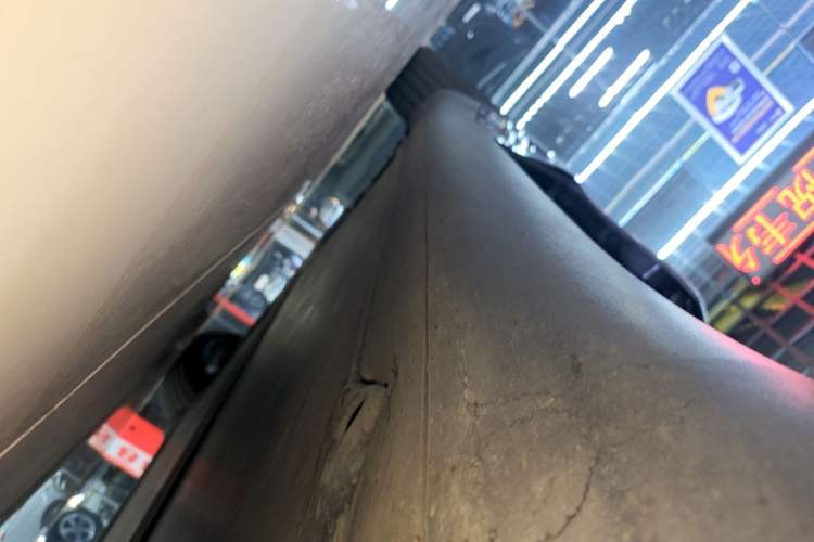 Used Tesla Model Y 2023 Rear-Wheel-Drive Version Right Side Sill