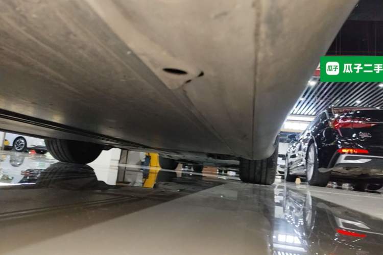Used Tesla Model Y 2023 Rear-Wheel-Drive Version Right Side Sill