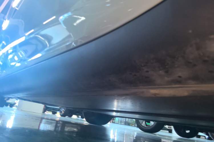 Used Tesla Model Y 2023 Rear-Wheel-Drive Version Right Side Sill