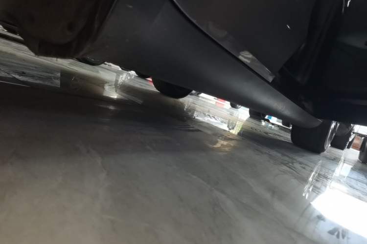 Used Tesla Model Y 2023 Long-Range All-Wheel-Drive Version Right Side Sill