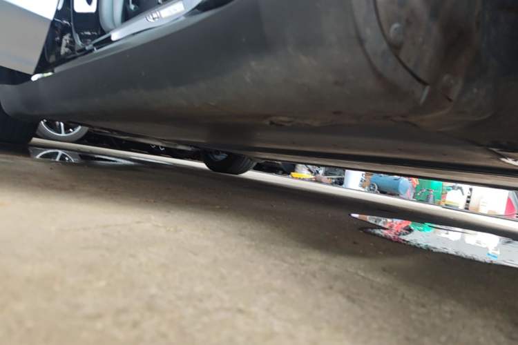 Used Tesla Model Y 2023 Rear-Wheel-Drive Version Right Side Sill