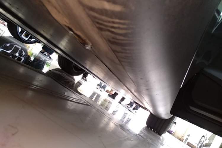 Used Tesla Model Y 2023 Rear-Wheel-Drive Version Right Side Sill