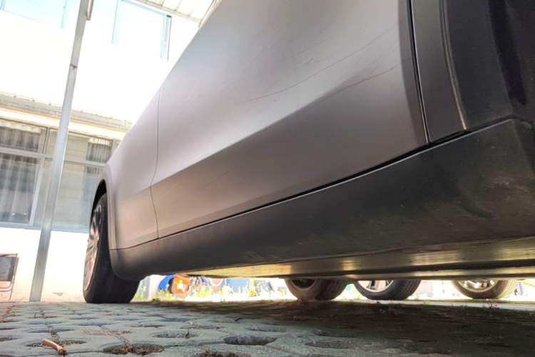 Used Tesla Model Y 2023 Rear-Wheel-Drive Version Right Side Sill