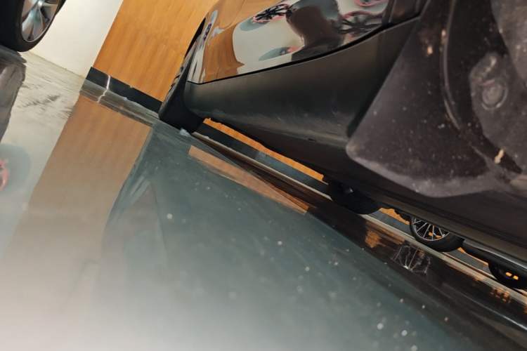 Used Tesla Model Y 2023 Rear-Wheel-Drive Version Right Side Sill