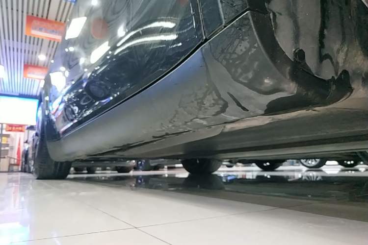 Used Tesla Model Y 2023 Rear-Wheel-Drive Version Right Side Sill