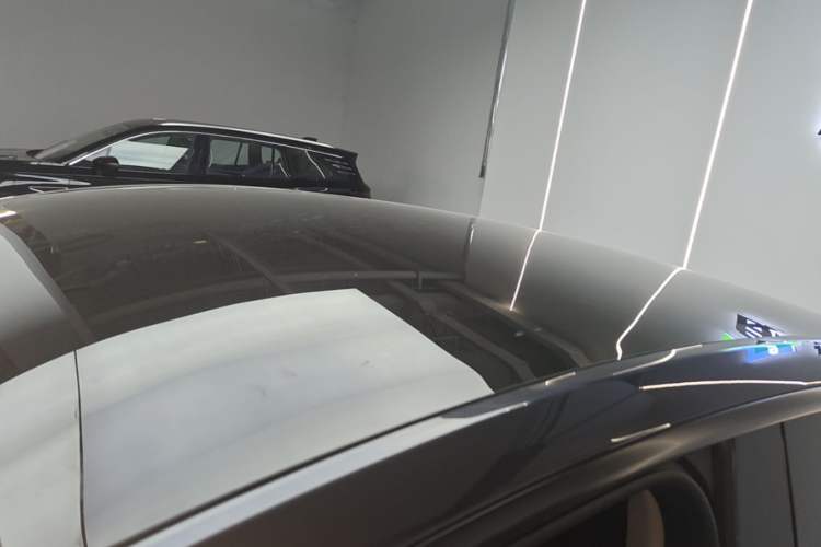 Used Tesla Model Y 2023 Long-Range All-Wheel-Drive Version Roof