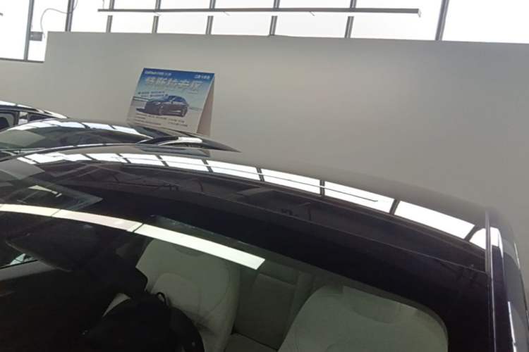 Used Tesla Model Y 2023 Rear-Wheel-Drive Version Roof