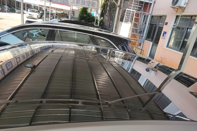 Used Tesla Model Y 2023 Rear-Wheel-Drive Version Roof