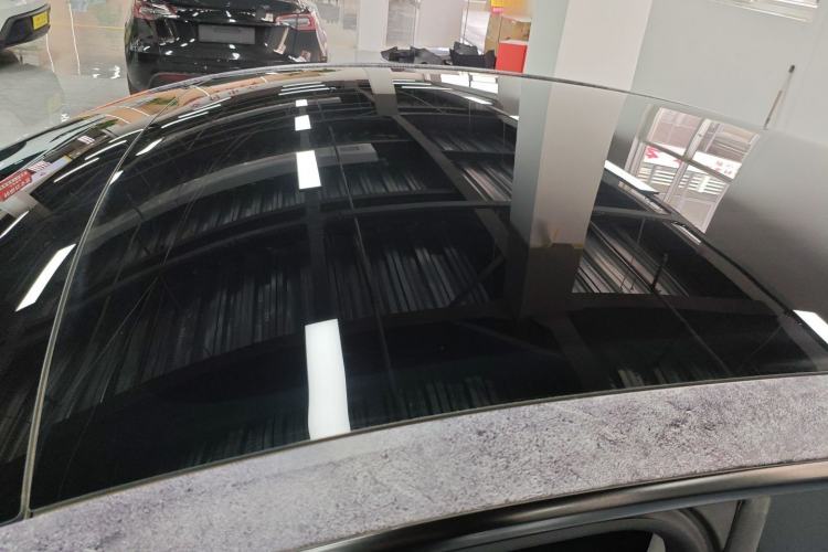 Used Tesla Model Y 2023 Rear-Wheel-Drive Version Roof