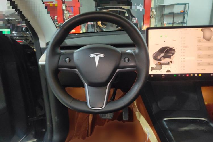 Used Tesla Model Y 2023 Long-Range All-Wheel-Drive Version Steering Wheel