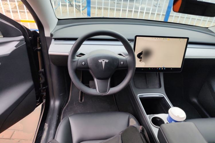 Used Tesla Model Y 2023 Long-Range All-Wheel-Drive Version Steering Wheel