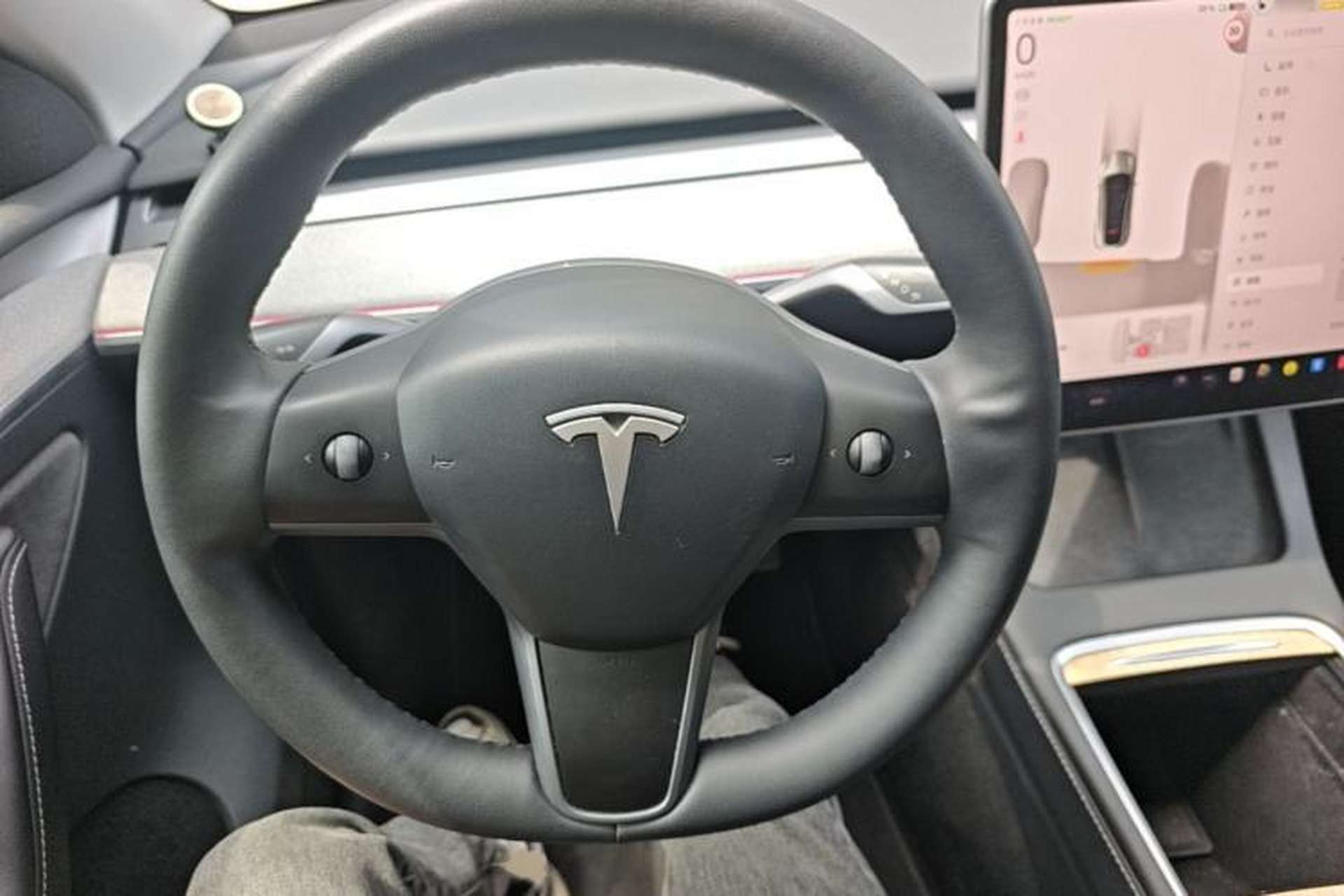 Used Tesla Model Y 2023 Rear-Wheel-Drive Version Steering Wheel