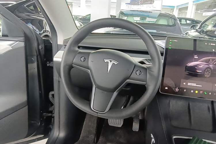Used Tesla Model Y 2023 Rear-Wheel-Drive Version Steering Wheel