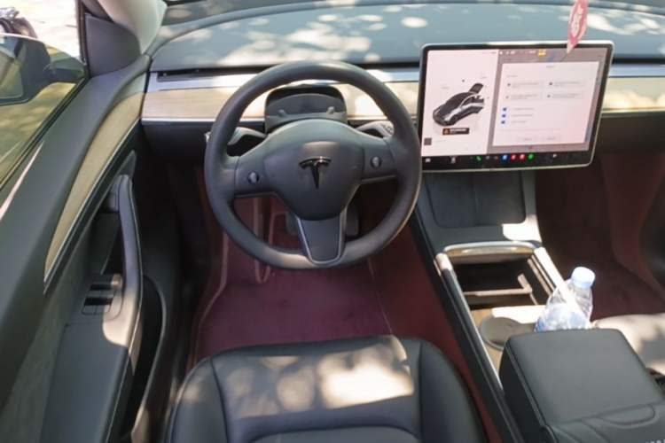 Used Tesla Model Y 2023 Rear-Wheel-Drive Version Steering Wheel