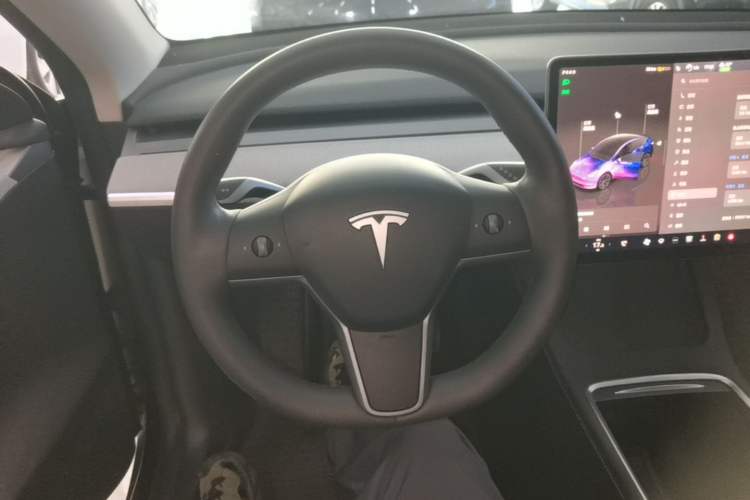 Used Tesla Model Y 2023 Long-Range All-Wheel-Drive Version Steering Wheel