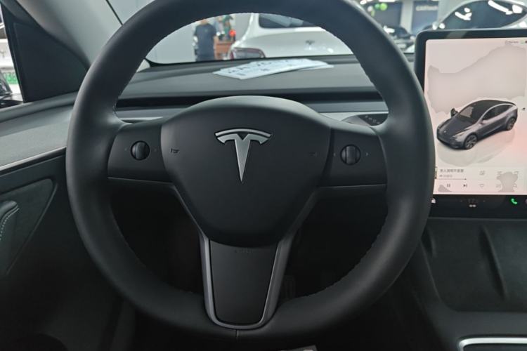 Used Tesla Model Y 2023 Long-Range All-Wheel-Drive Version Steering Wheel