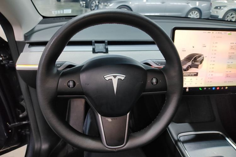 Used Tesla Model Y 2023 Long-Range All-Wheel-Drive Version Steering Wheel