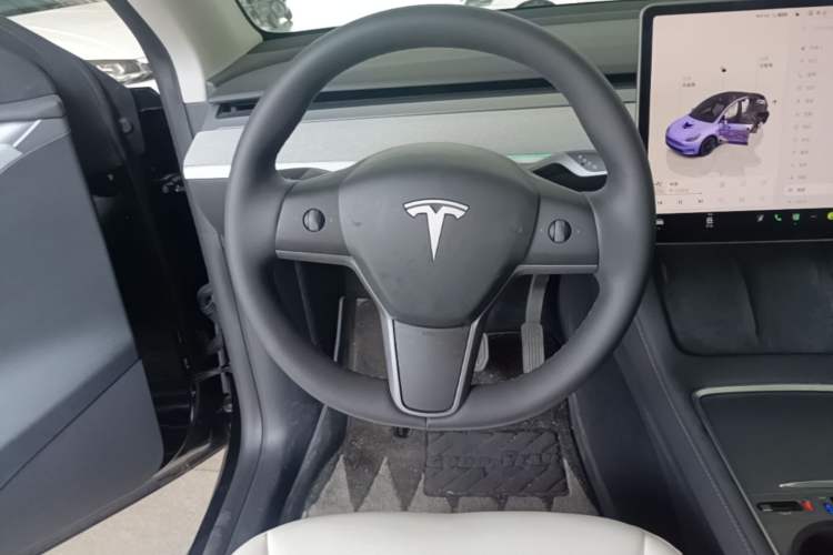 Used Tesla Model Y 2023 Long-Range All-Wheel-Drive Version Steering Wheel
