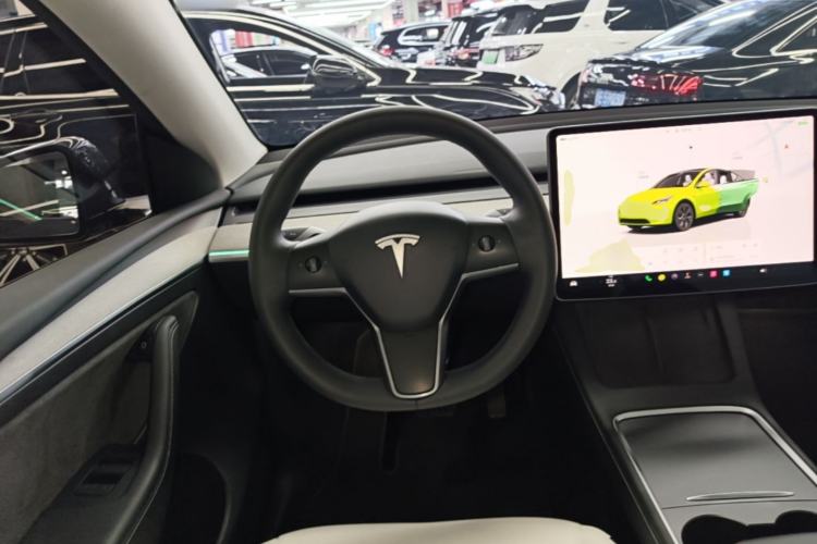 Used Tesla Model Y 2023 Long-Range All-Wheel-Drive Version Steering Wheel