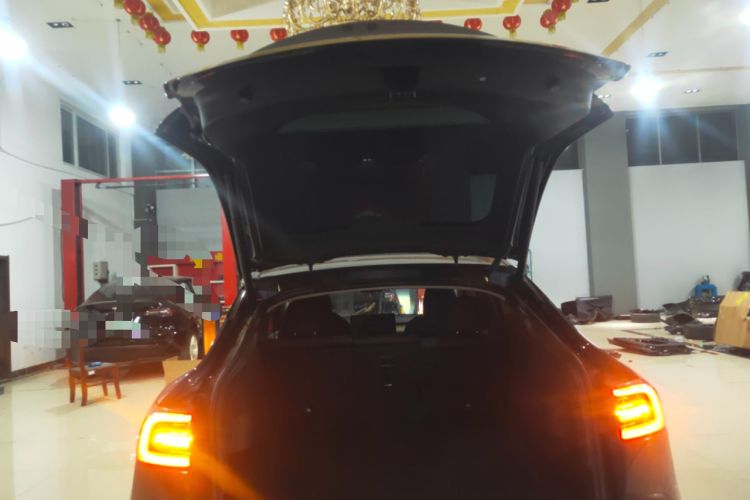 Used Tesla Model Y 2023 Long-Range All-Wheel-Drive Version Trunk