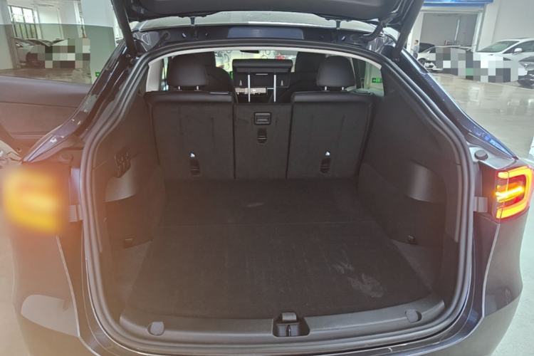 Used Tesla Model Y 2023 Long-Range All-Wheel-Drive Version Trunk
