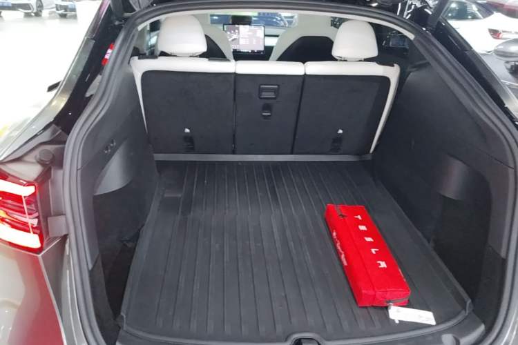 Used Tesla Model Y 2023 Rear-Wheel-Drive Version Trunk