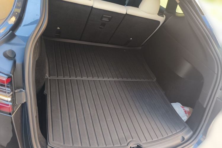 Used Tesla Model Y 2023 Long-Range All-Wheel-Drive Version Trunk