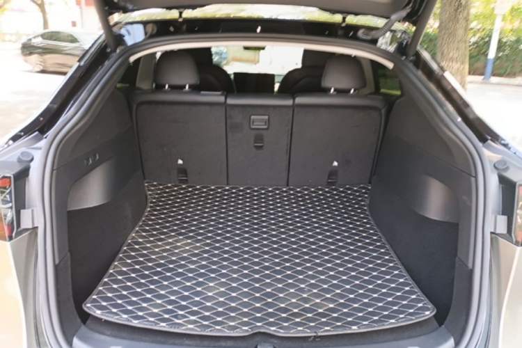 Used Tesla Model Y 2023 Rear-Wheel-Drive Version Trunk