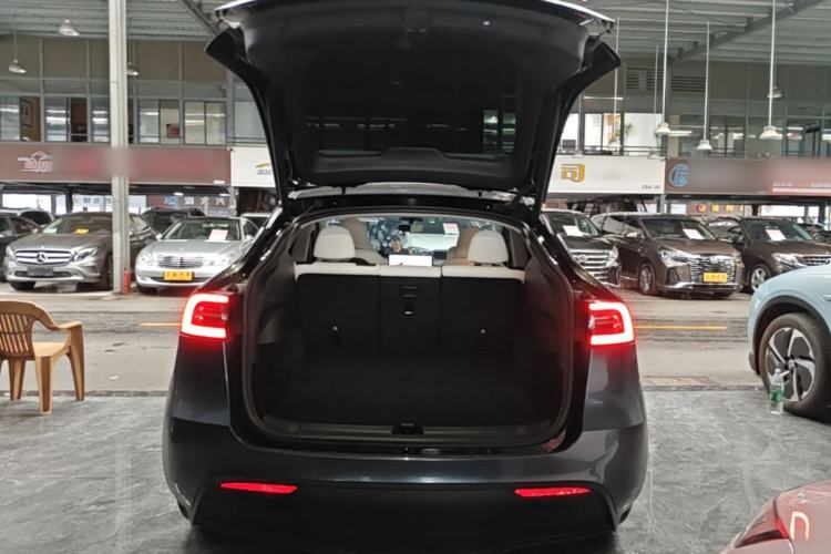 Used Tesla Model Y 2023 High-Performance All-Wheel-Drive Version Trunk
