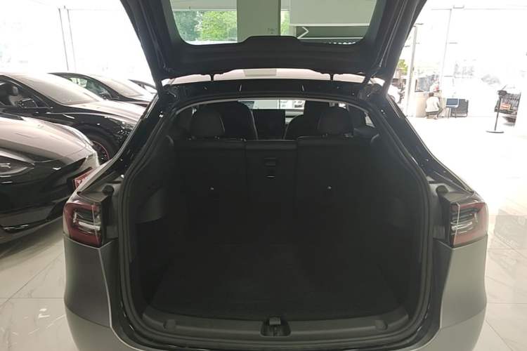 Used Tesla Model Y 2023 Rear-Wheel-Drive Version Trunk