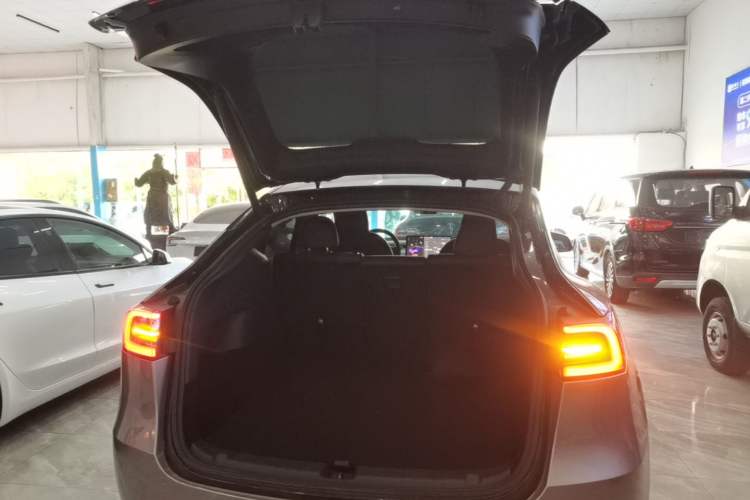Used Tesla Model Y 2023 Long-Range All-Wheel-Drive Version Trunk