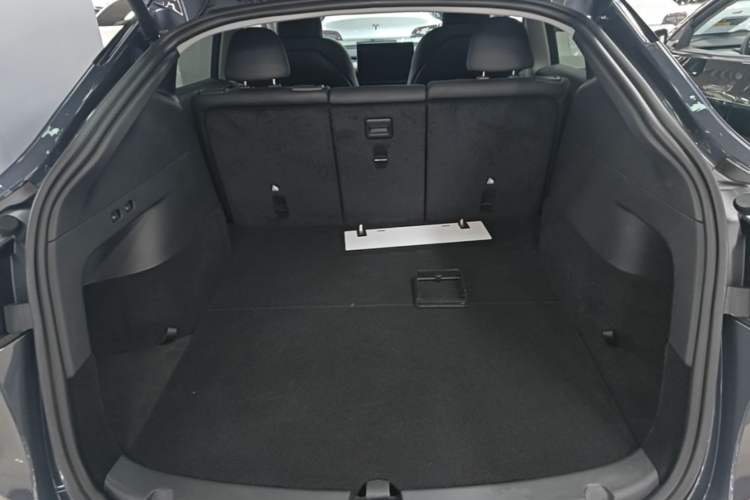 Used Tesla Model Y 2023 Long-Range All-Wheel-Drive Version Trunk