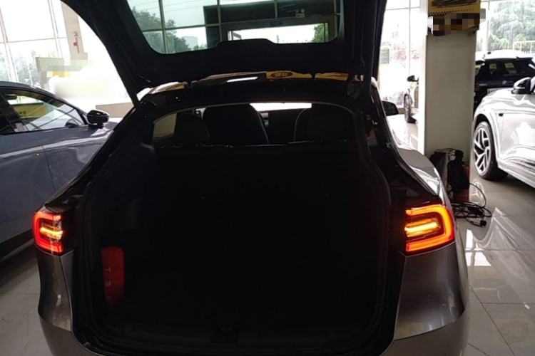 Used Tesla Model Y 2023 Rear-Wheel-Drive Version Trunk