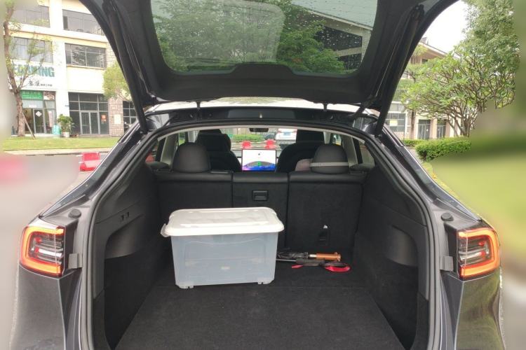 Used Tesla Model Y 2023 Long-Range All-Wheel-Drive Version Trunk