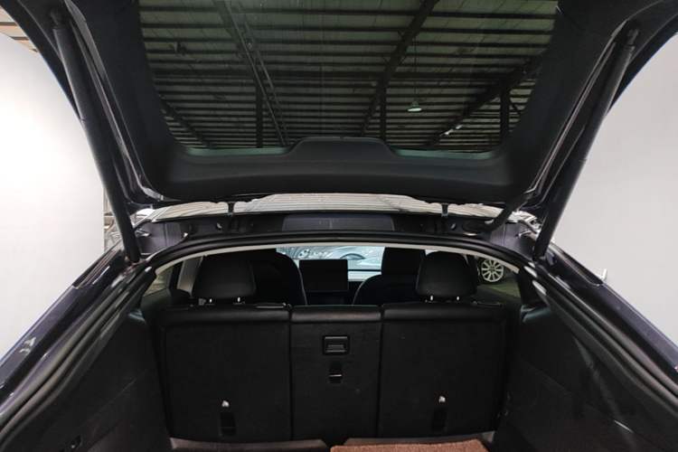 Used Tesla Model Y 2023 Long-Range All-Wheel-Drive Version Trunk