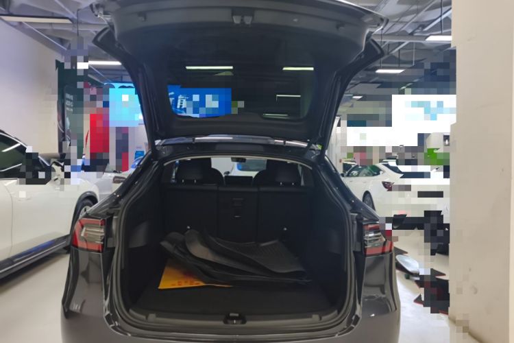 Used Tesla Model Y 2023 Rear-Wheel-Drive Version Trunk