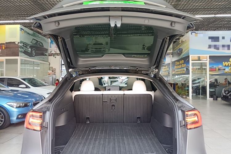 Used Tesla Model Y 2023 Long-Range All-Wheel-Drive Version Trunk