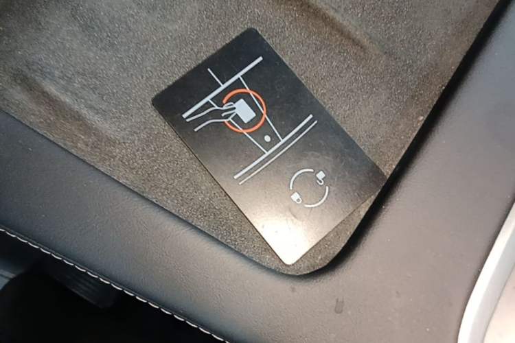 Used Tesla Model Y 2023 Rear-Wheel-Drive Version Vehicle Key