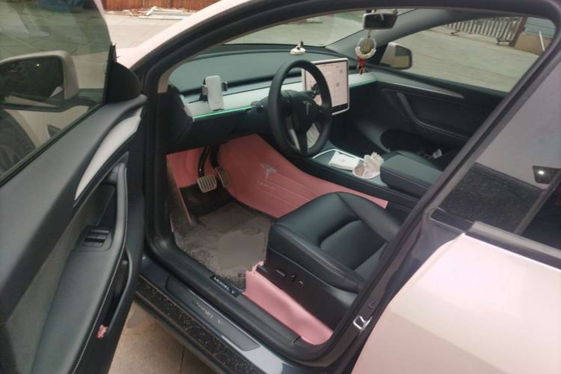 Used Tesla Model Y 2023 High-Performance All-Wheel-Drive Version Driver Seat