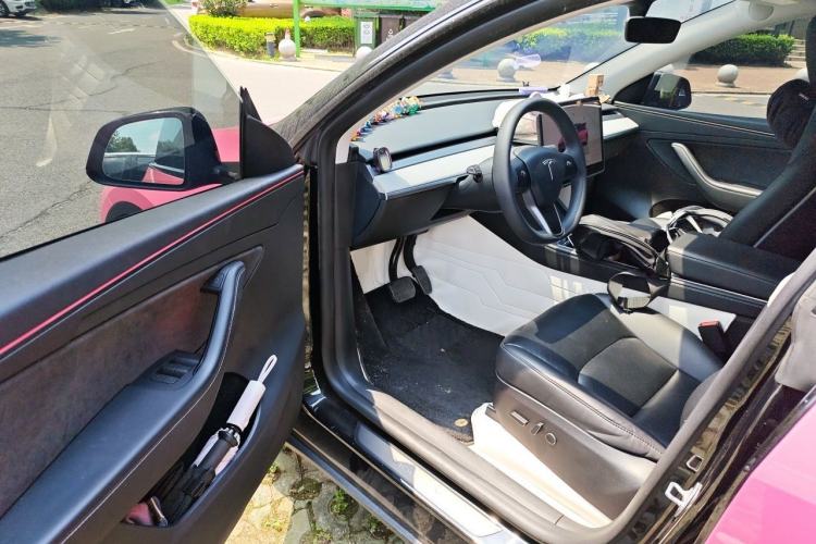 Used Tesla Model Y 2023 Long-Range All-Wheel-Drive Version Driver Seat