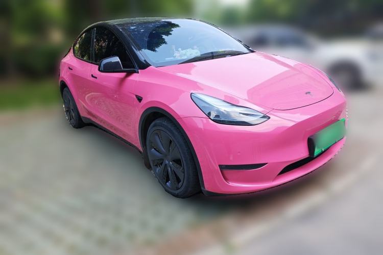 Used Tesla Model Y 2023 Long-Range All-Wheel-Drive Version Front Right 45 Deg
